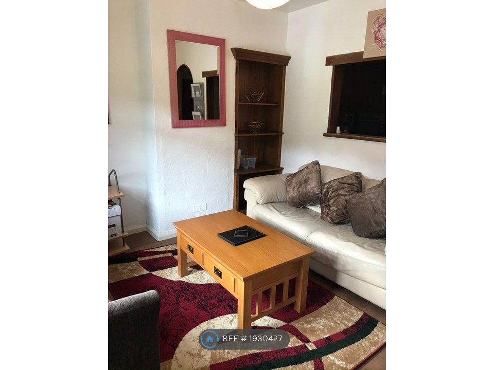 Property photo 3 of 10 Lounge