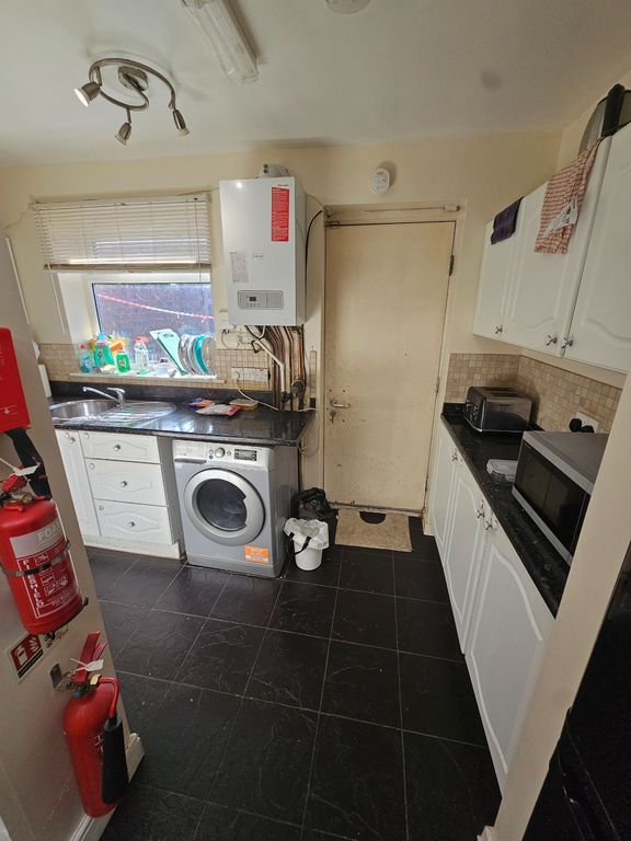 Property photo 2 of 8 Photograph 4