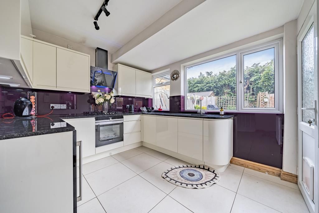 Property photo 2 of 10 Kitchen