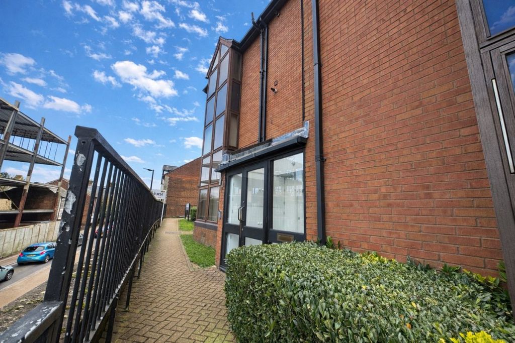 Property photo 2 of 6