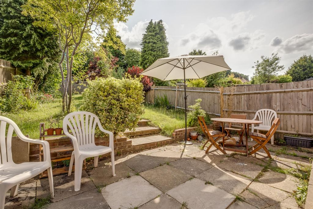 Property photo 2 of 12 9 Copyground Lane, Hp12 3Xb-9.Jpg
