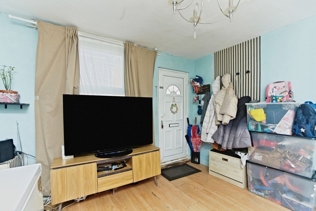 Property photo 3 of 19 Pbox-Img.Jpg