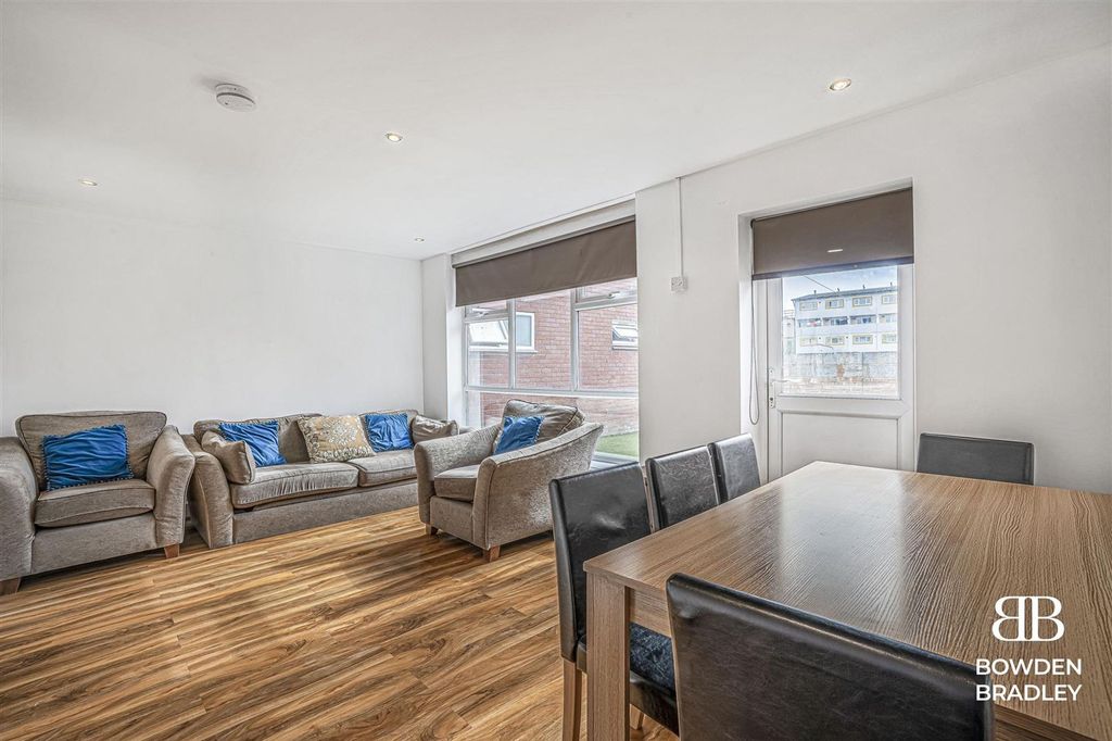 Property photo 2 of 14 A7_03347-Hdr.Jpg