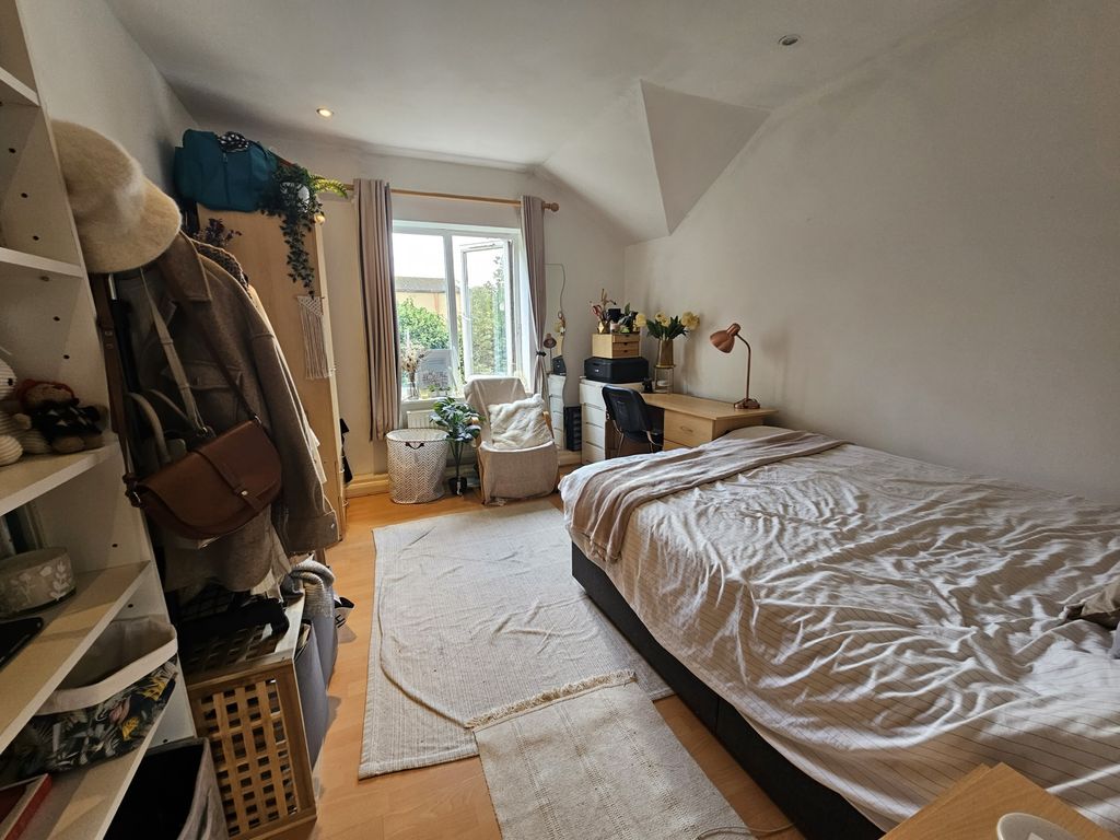 Property photo 3 of 10 Bright And Spacious Master Bedroom Featuring A Lar...