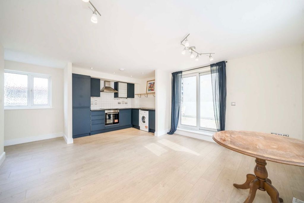 Property photo 2 of 5