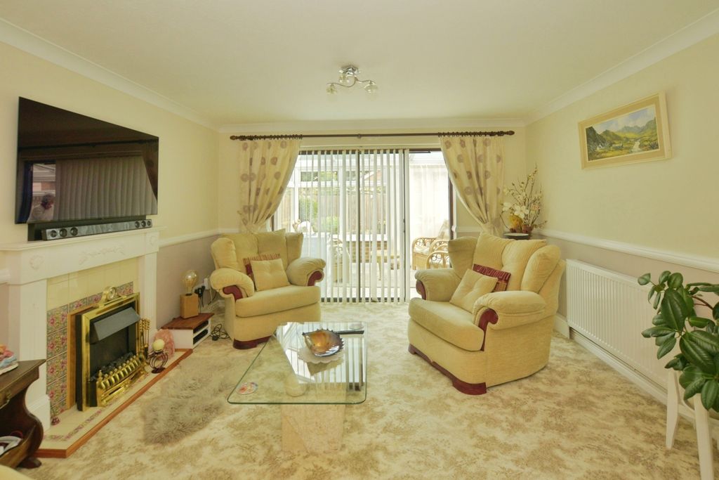 Property photo 2 of 17 Photo