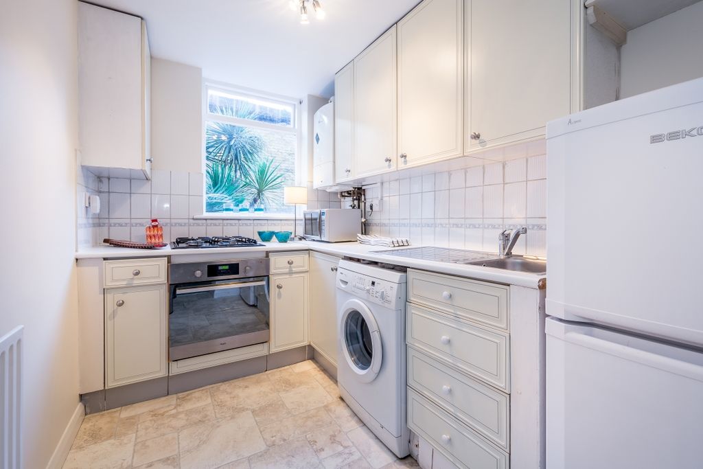Property photo 3 of 7 Kitchen