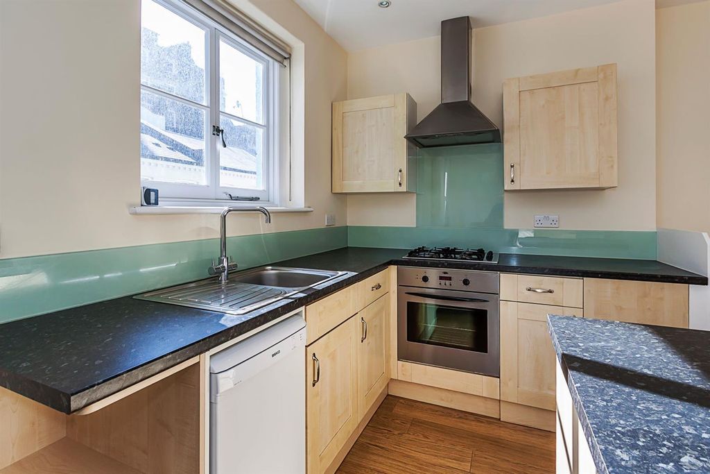 Property photo 3 of 5 (3) 6 Petersham Mews.Jpg