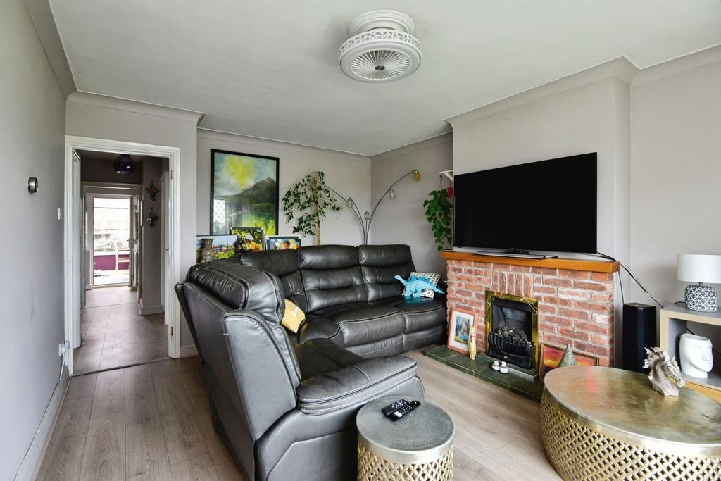 Property photo 2 of 17 Pbox-Img.Jpg