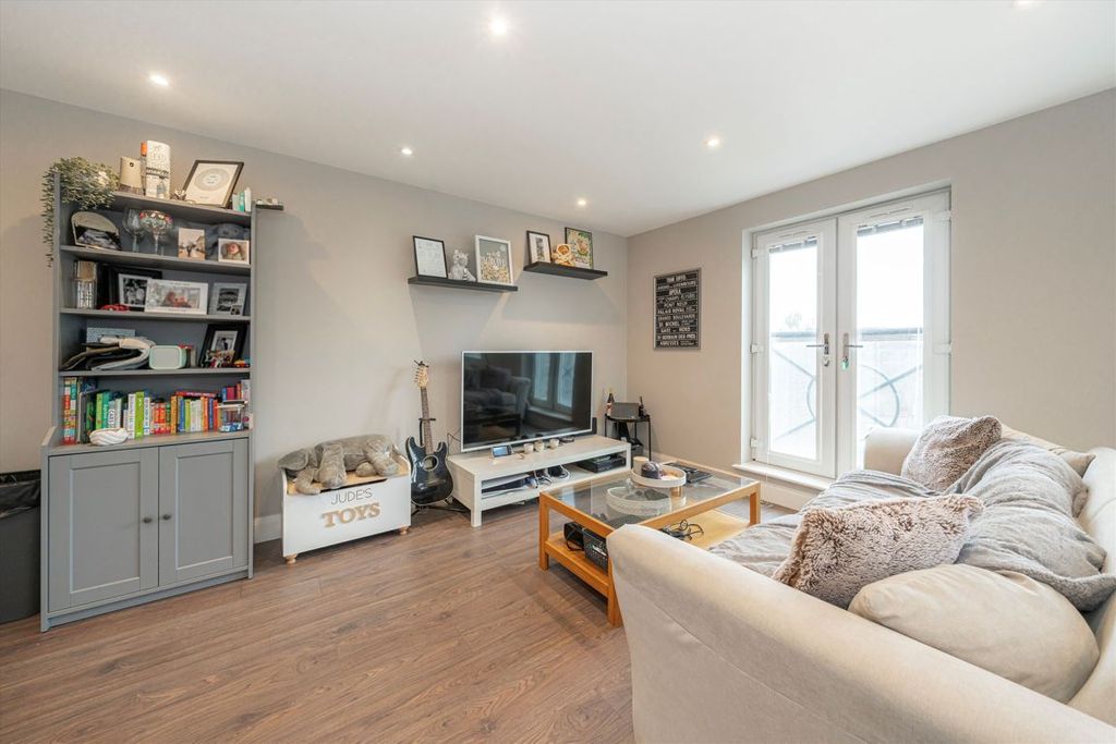 Property photo 2 of 6