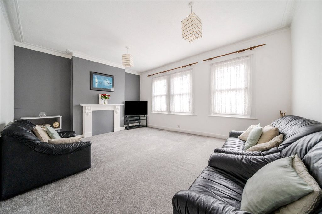 Property photo 1 of 21 Picture No. 02