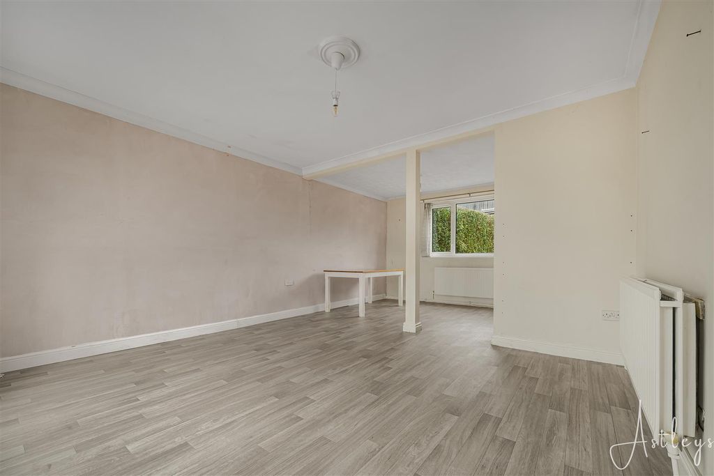 Property photo 2 of 25