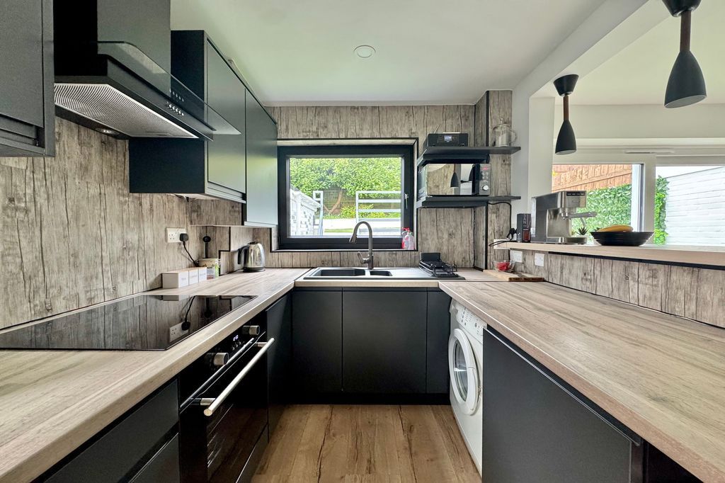 Property photo 2 of 17 Kitchen