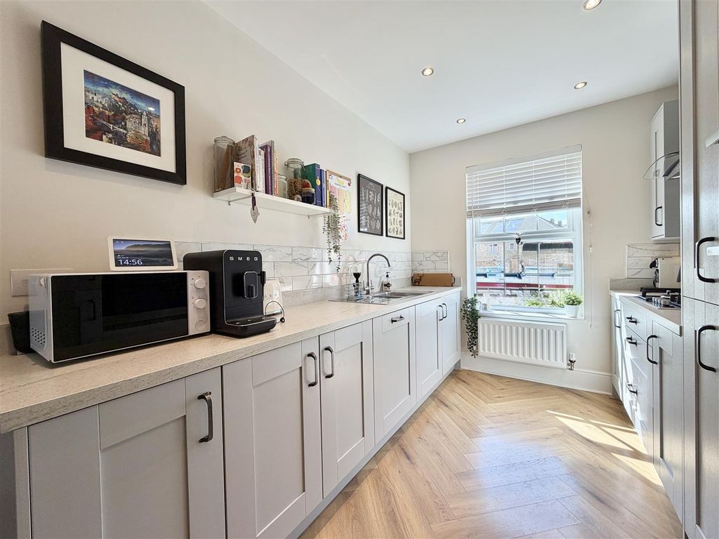 Property photo 3 of 26 Kitchen/Diner