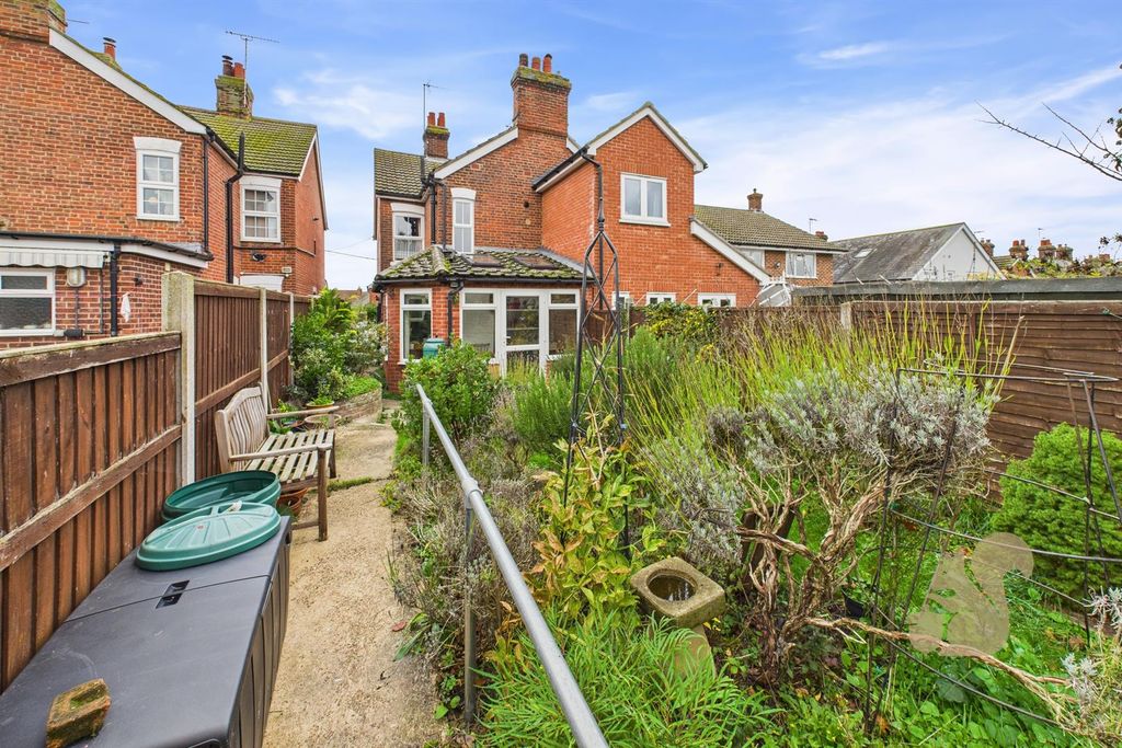 Property photo 3 of 16 Garden