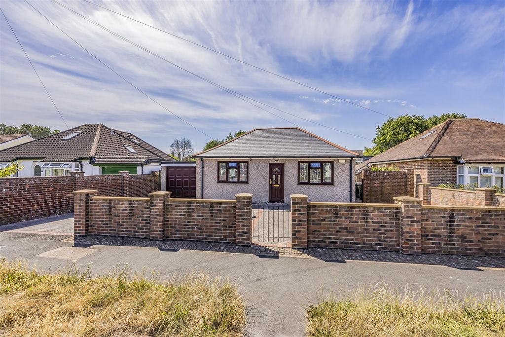 Property photo 1 of 11 New Road, Westbourne-Porticomarketing-Nexa-25.Jpg