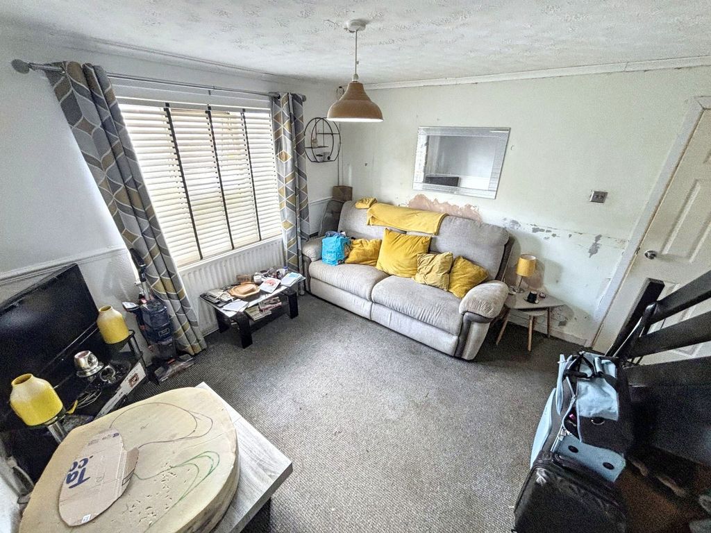 Property photo 3 of 12