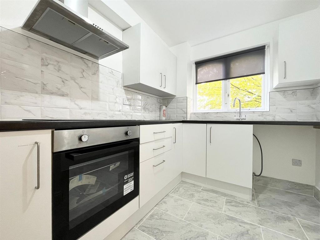 Property photo 3 of 7 749Ea75d-976c-474A-A320-B4426A6767E0.Jpeg
