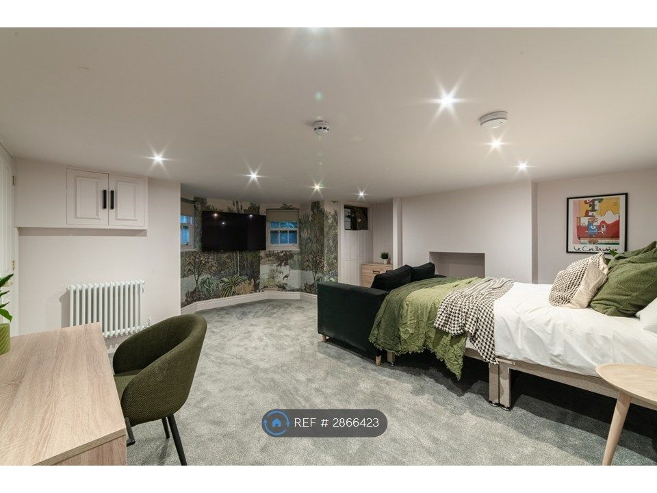 Property photo 2 of 35