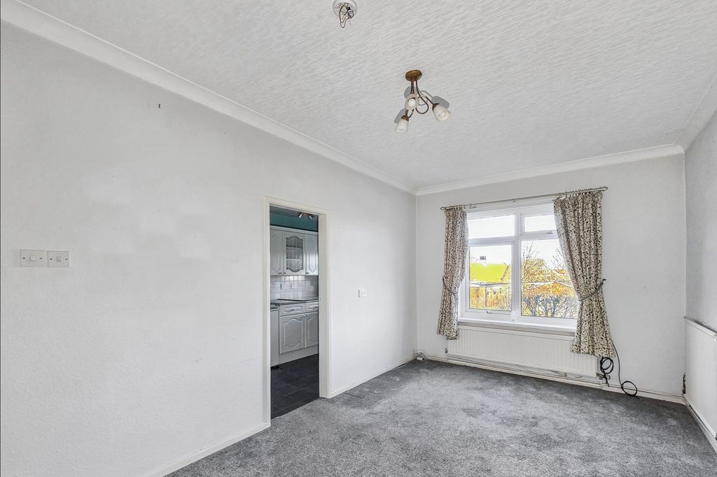 Property photo 2 of 12 Flat 14 Jubilee Cottages 143-145 St. Andrews Road South Lytham St. Annes Lancashire, Fy8 1Yb