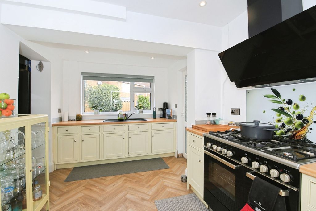 Property photo 3 of 20 Pbox-Img.Jpg