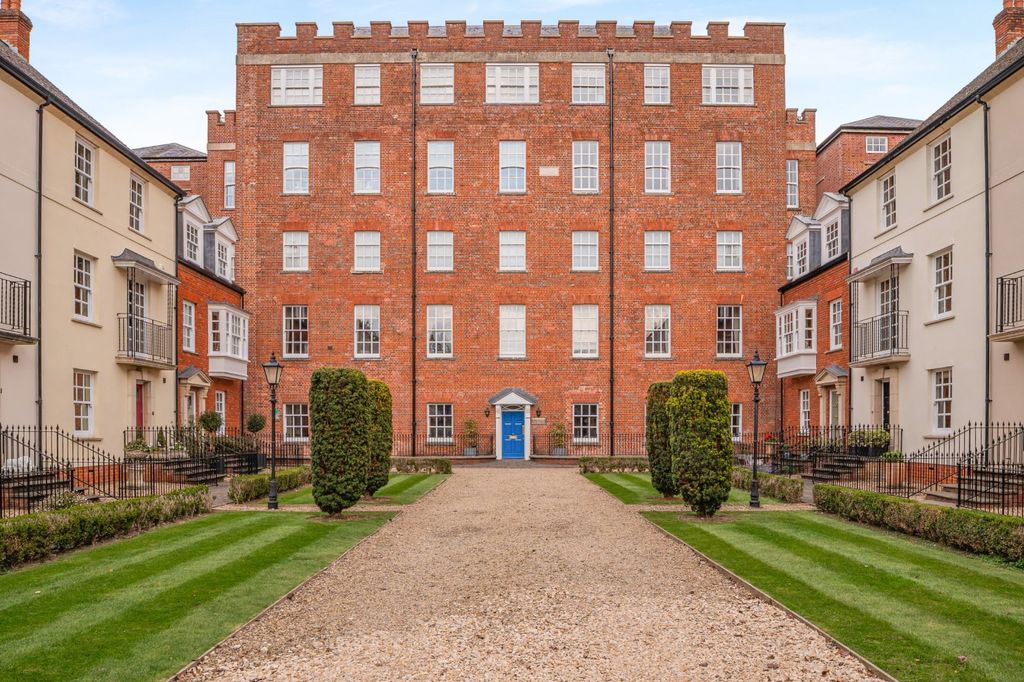 Property photo 1 of 11 6 John Wood House