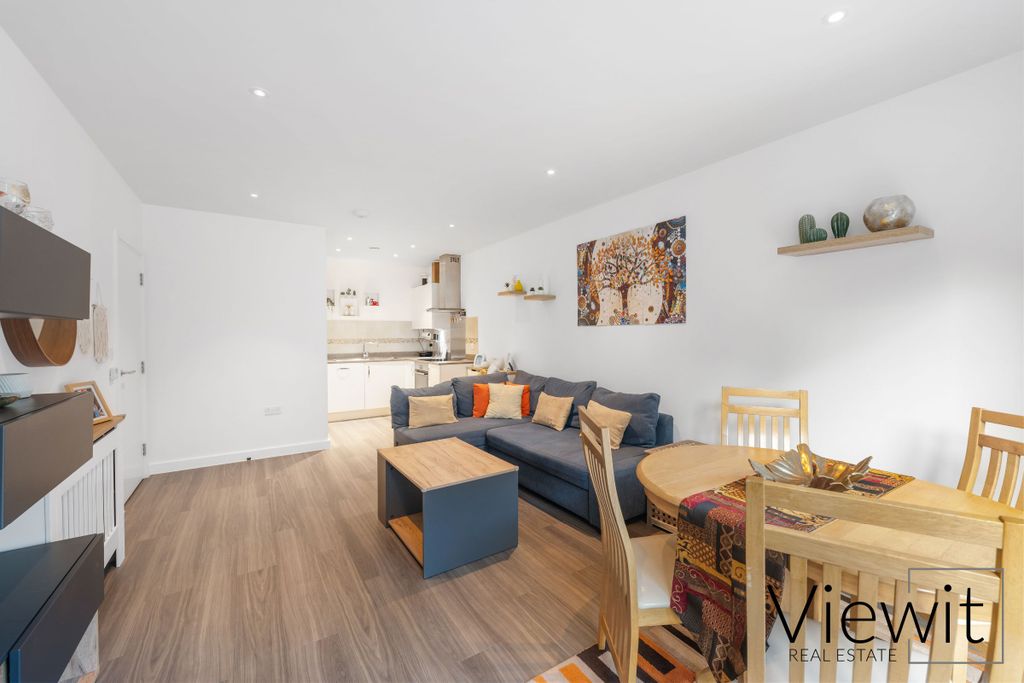 Property photo 3 of 14