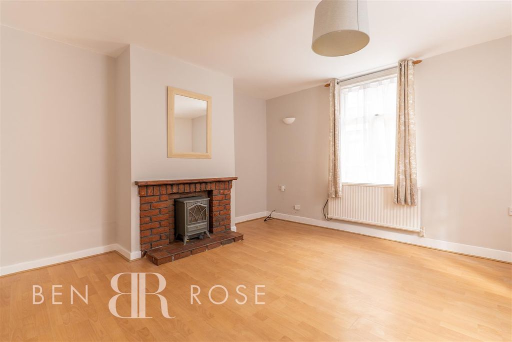 Property photo 2 of 11 Lounge