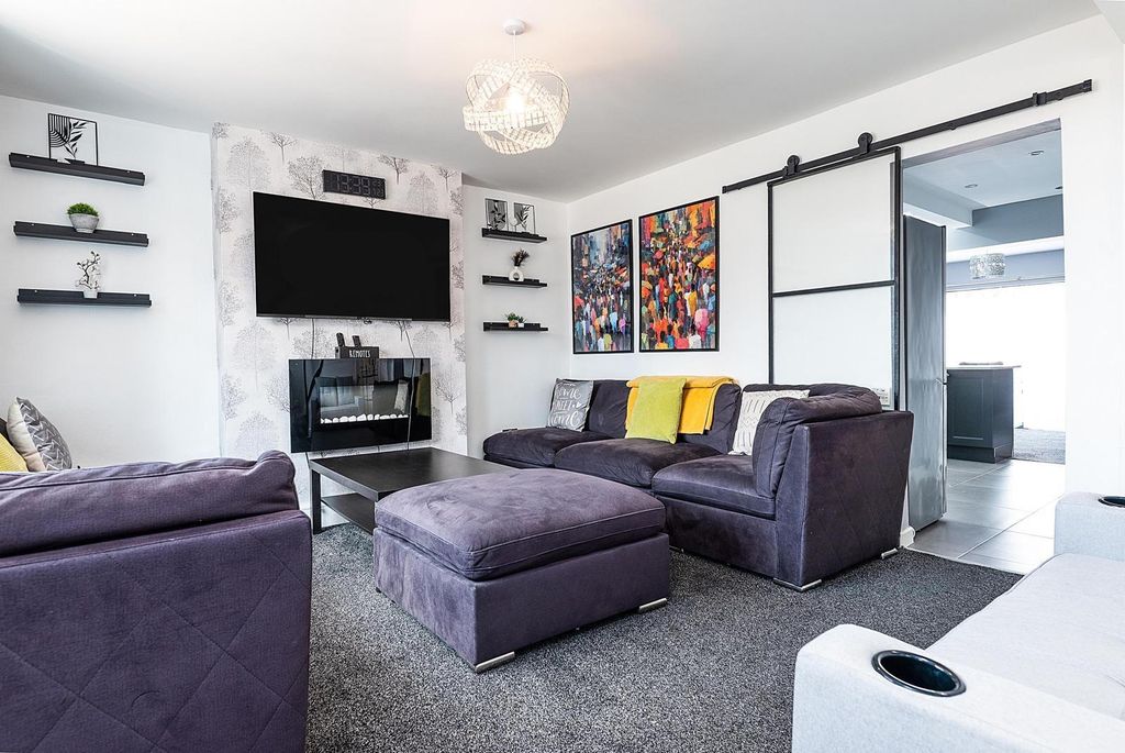 Property photo 3 of 47 494Ad10F-1A96-42F4-B095-6Edea5B9c429.Jpeg