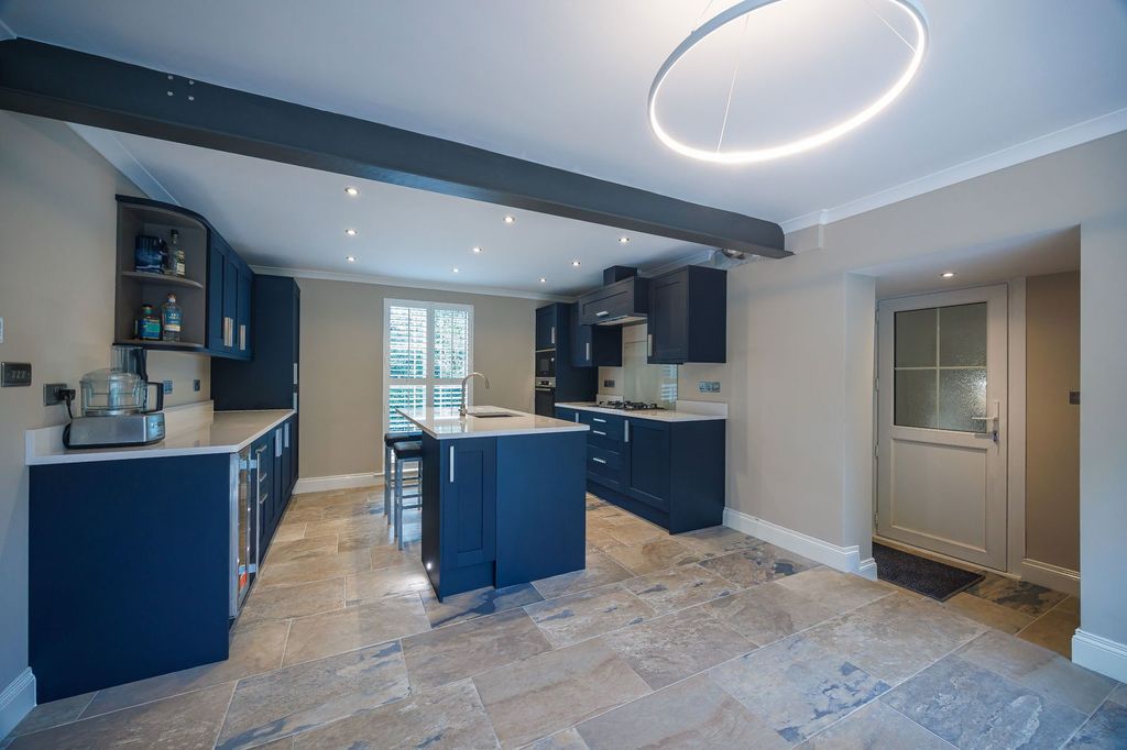 Property photo 3 of 28