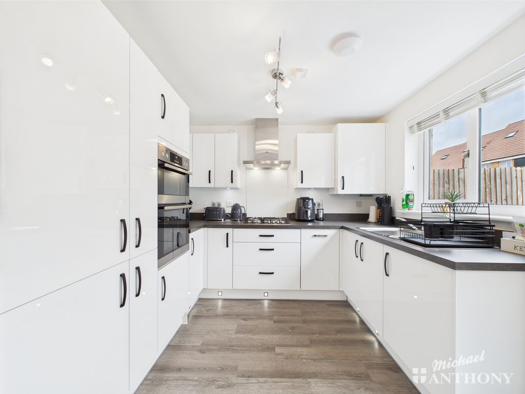 Property photo 3 of 16 Cam02773G0-Pr0305-Still021