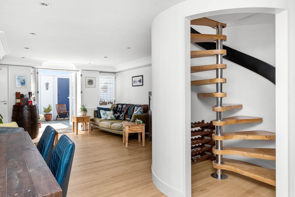 Property photo 1 of 13 5027811