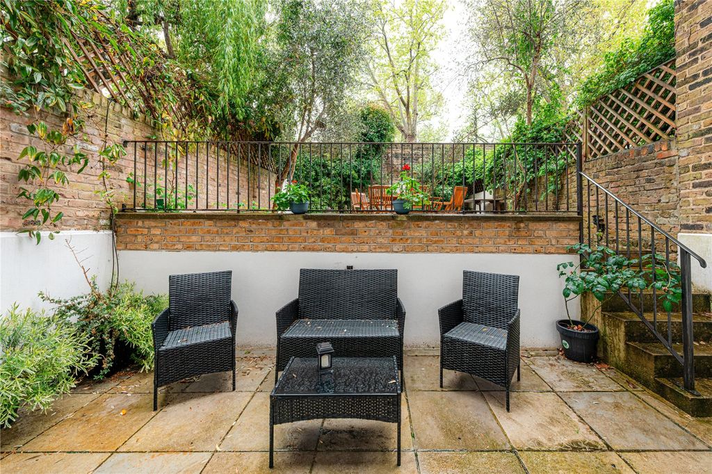 Property photo 2 of 13 Garden
