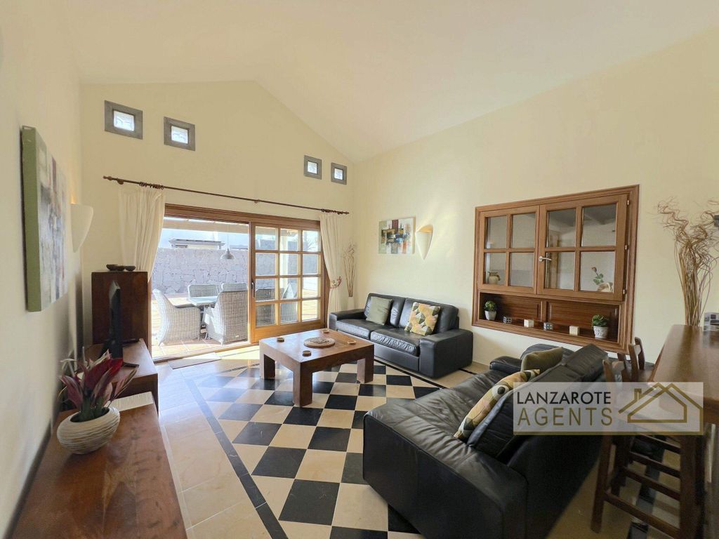 Property photo 2 of 28