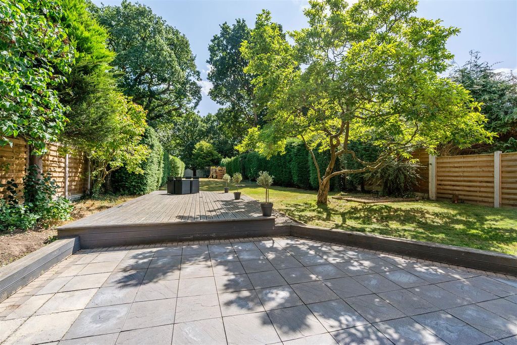 Property photo 2 of 30 62 Aylesbury Road_50.Jpg