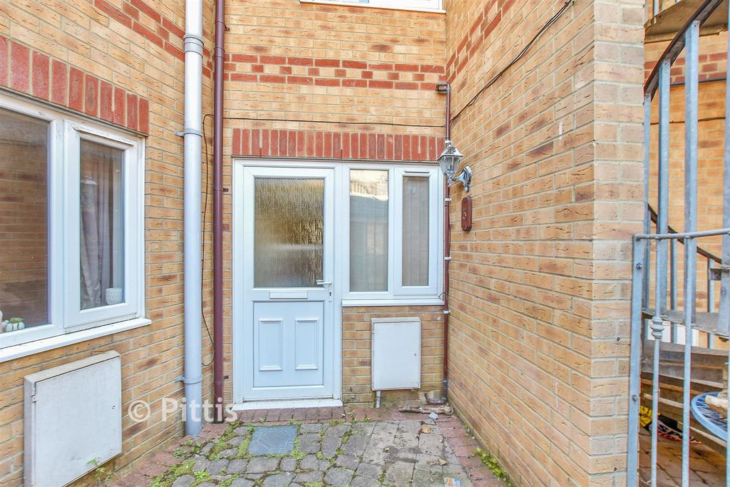 Property photo 1 of 7 External Aspect