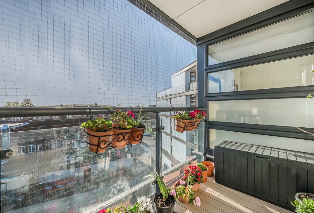 Property photo 3 of 12 1393052-10-69457c...