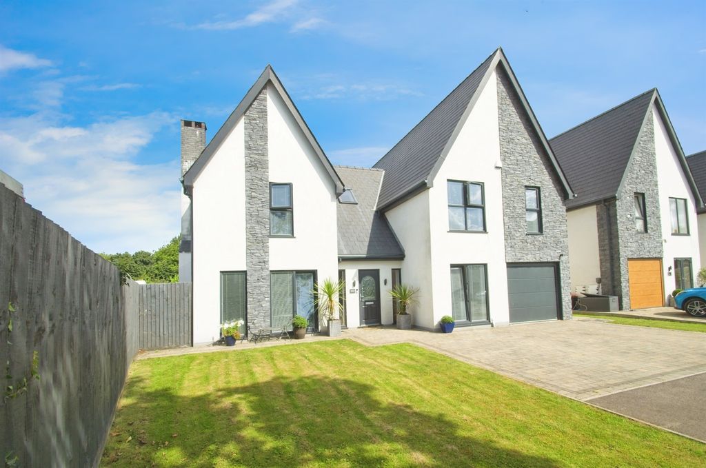 Property photo 1 of 33