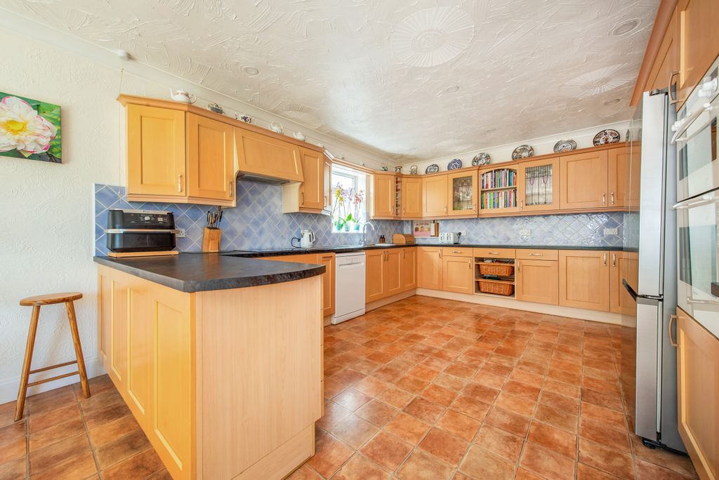 Property photo 3 of 34