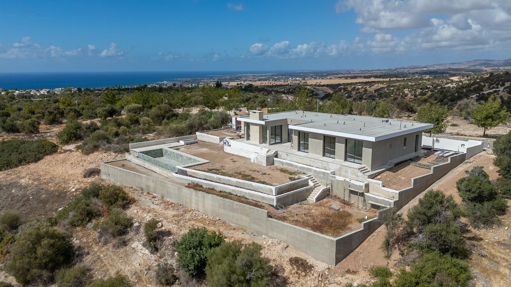 Property photo 2 of 50