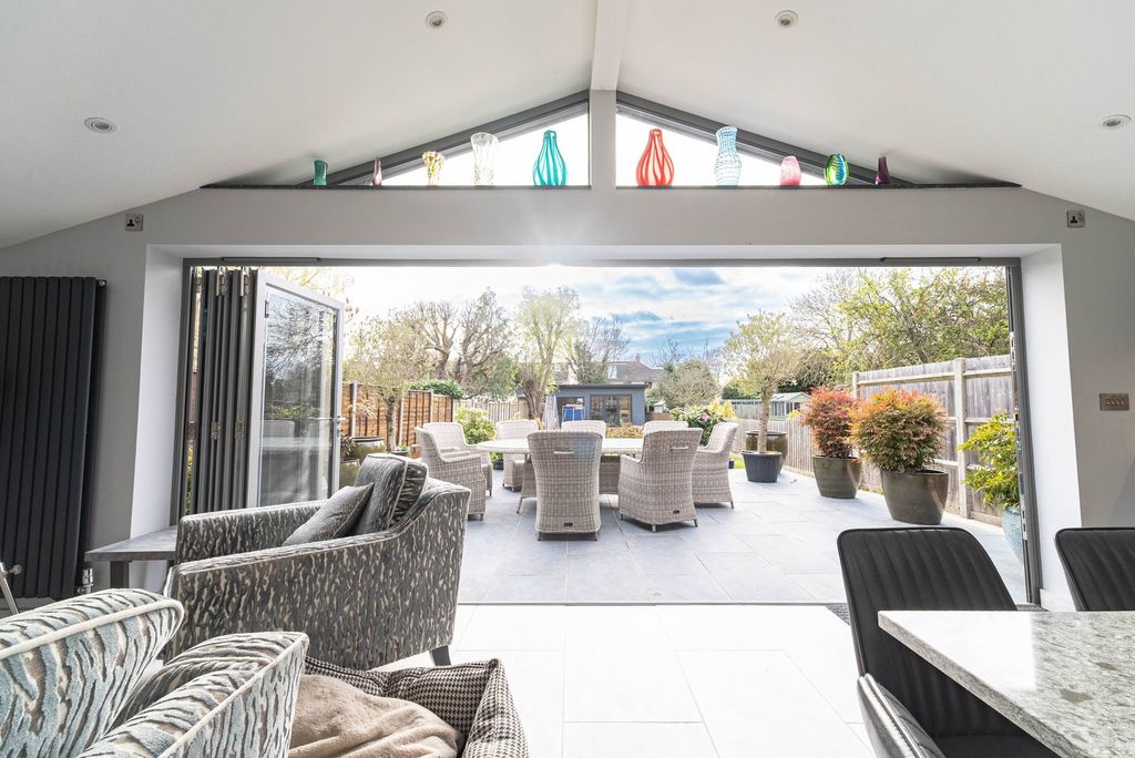 Property photo 3 of 39