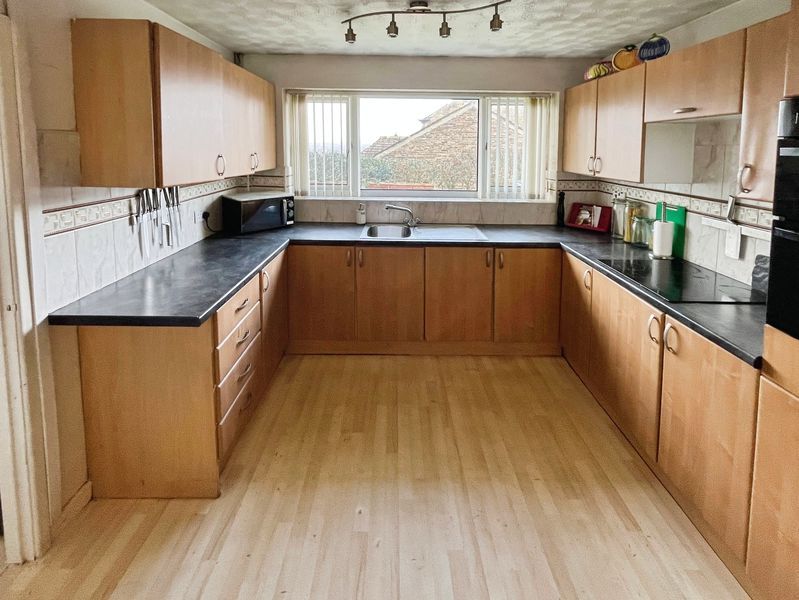 Property photo 3 of 18 Kitchen