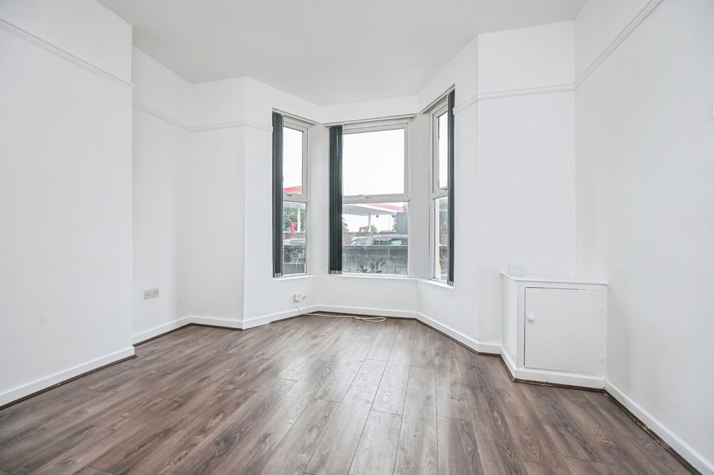 Property photo 3 of 17 Pbox-Img.Jpg