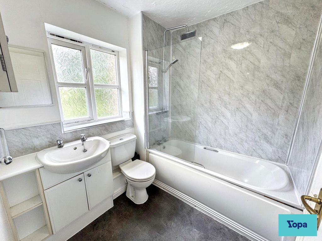 Property photo 2 of 12 Bathroom