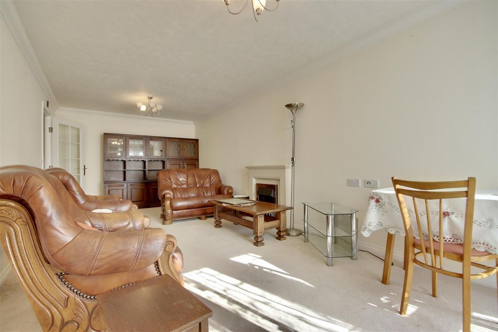 Property photo 3 of 12 1E280351-624F-4Bc0-9E4F-0910Ba3A8009_1_201_A.Jpeg