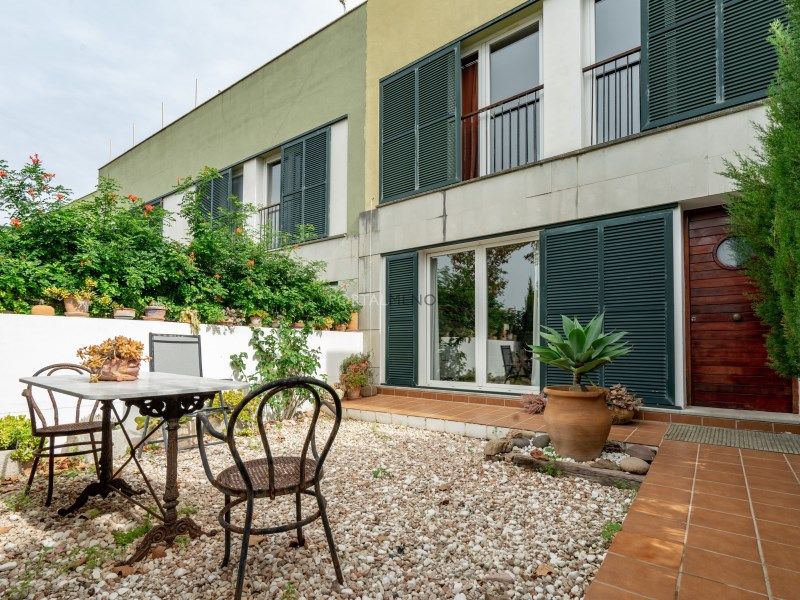 Property photo 1 of 32