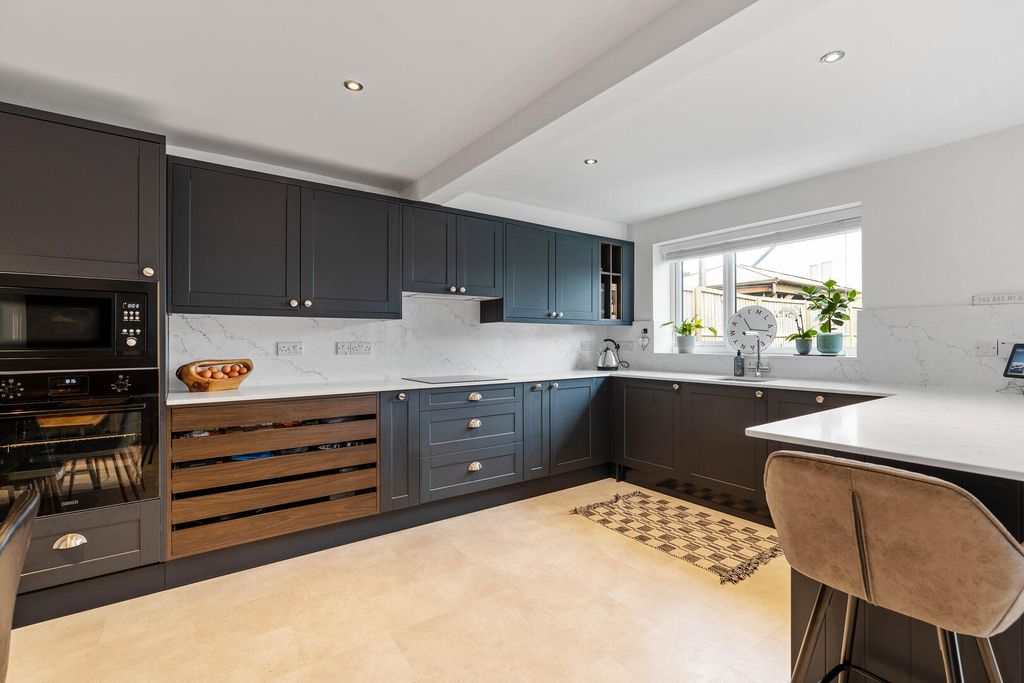 Property photo 3 of 39 Kitchen