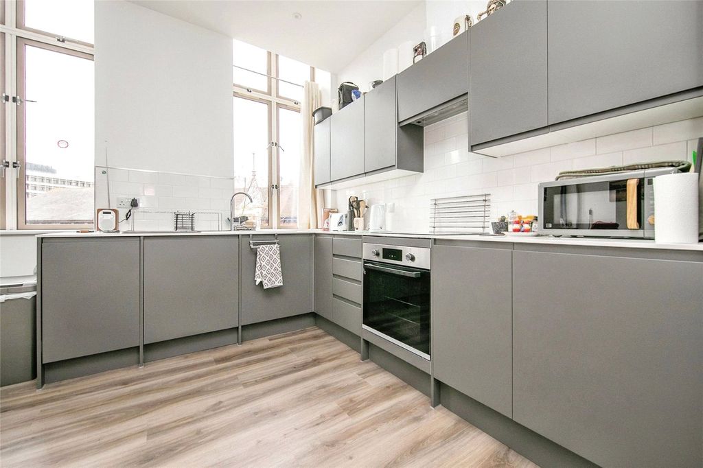 Property photo 2 of 12 Picture No. 11