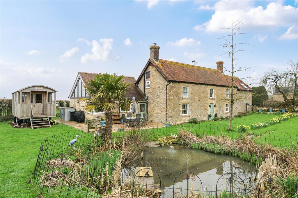 Property photo 1 of 21 Front