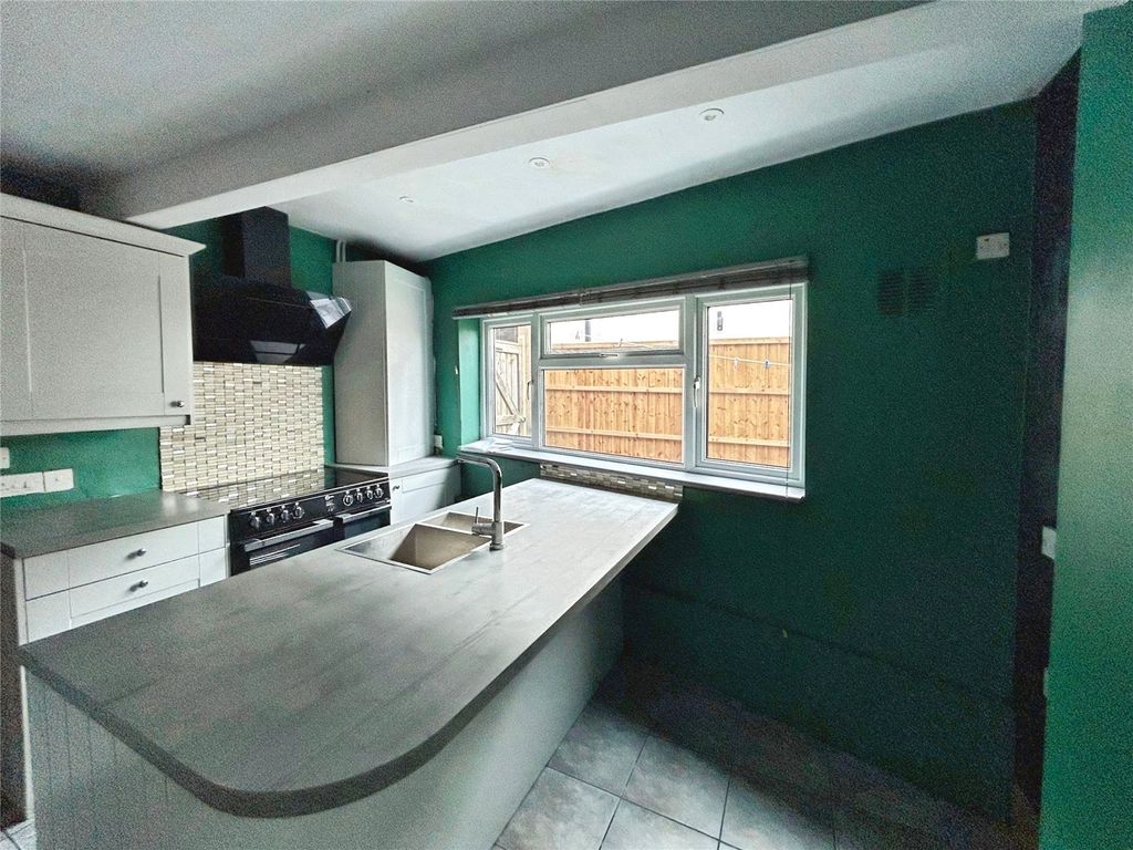 Property photo 3 of 12 Kitchen